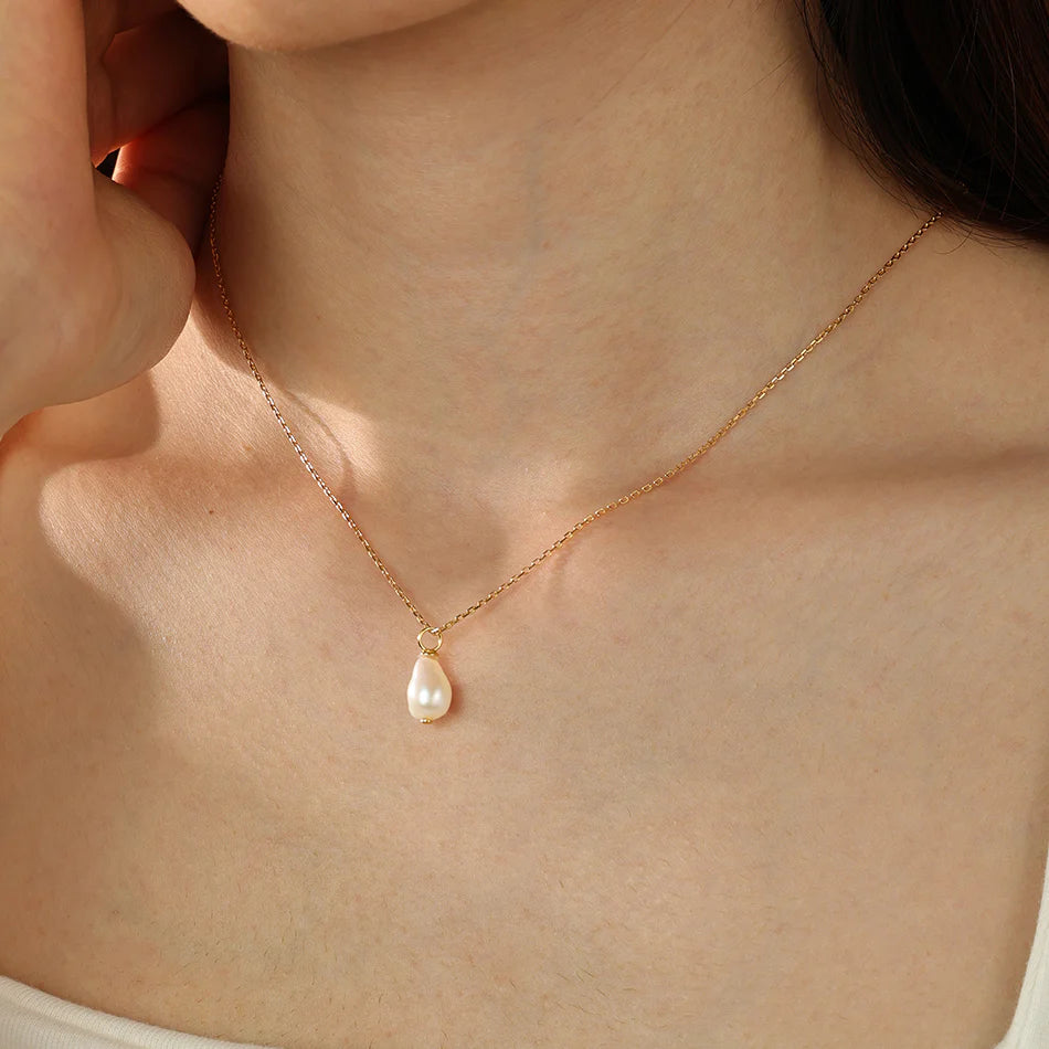 Teardrop Pearl Pendant Necklace
