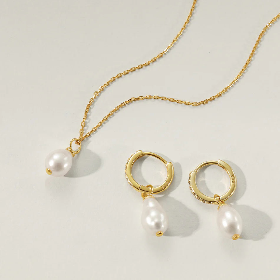 Teardrop Pearl Pendant Necklace